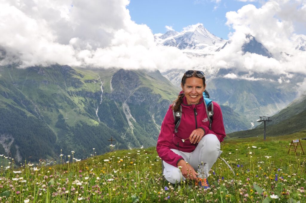 Bettina Laude auf einer Recherchereise im Wallis in der Schweiz